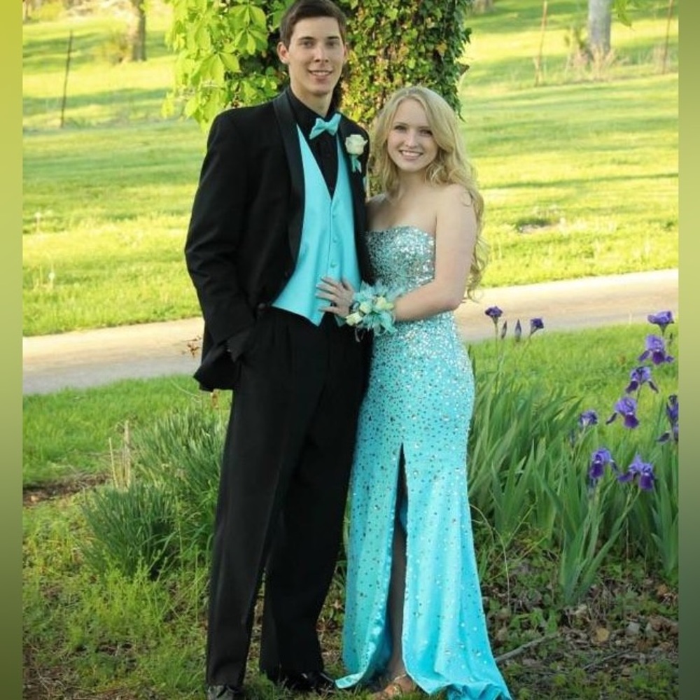 BLUE SPARKLY PROM DRESS